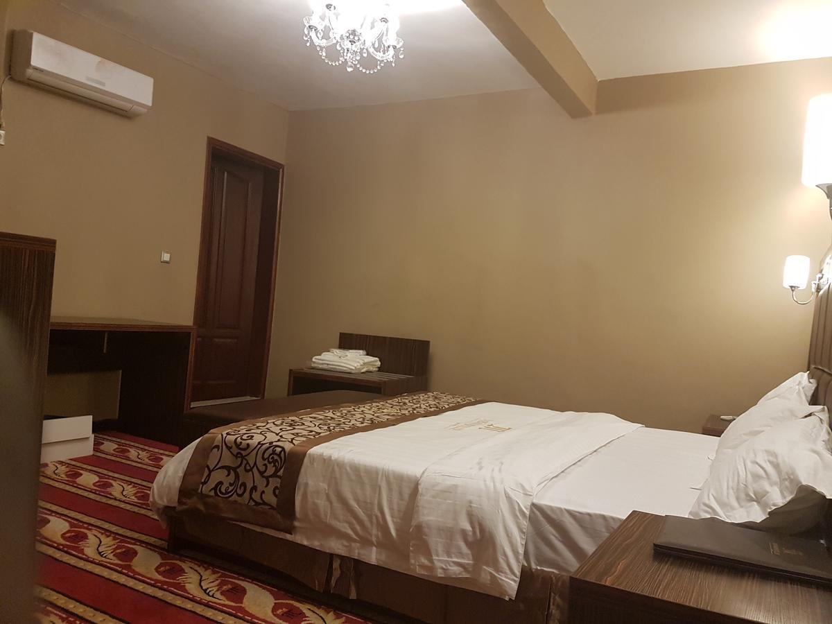 Mbayaville Hotel Douala Eksteriør bilde