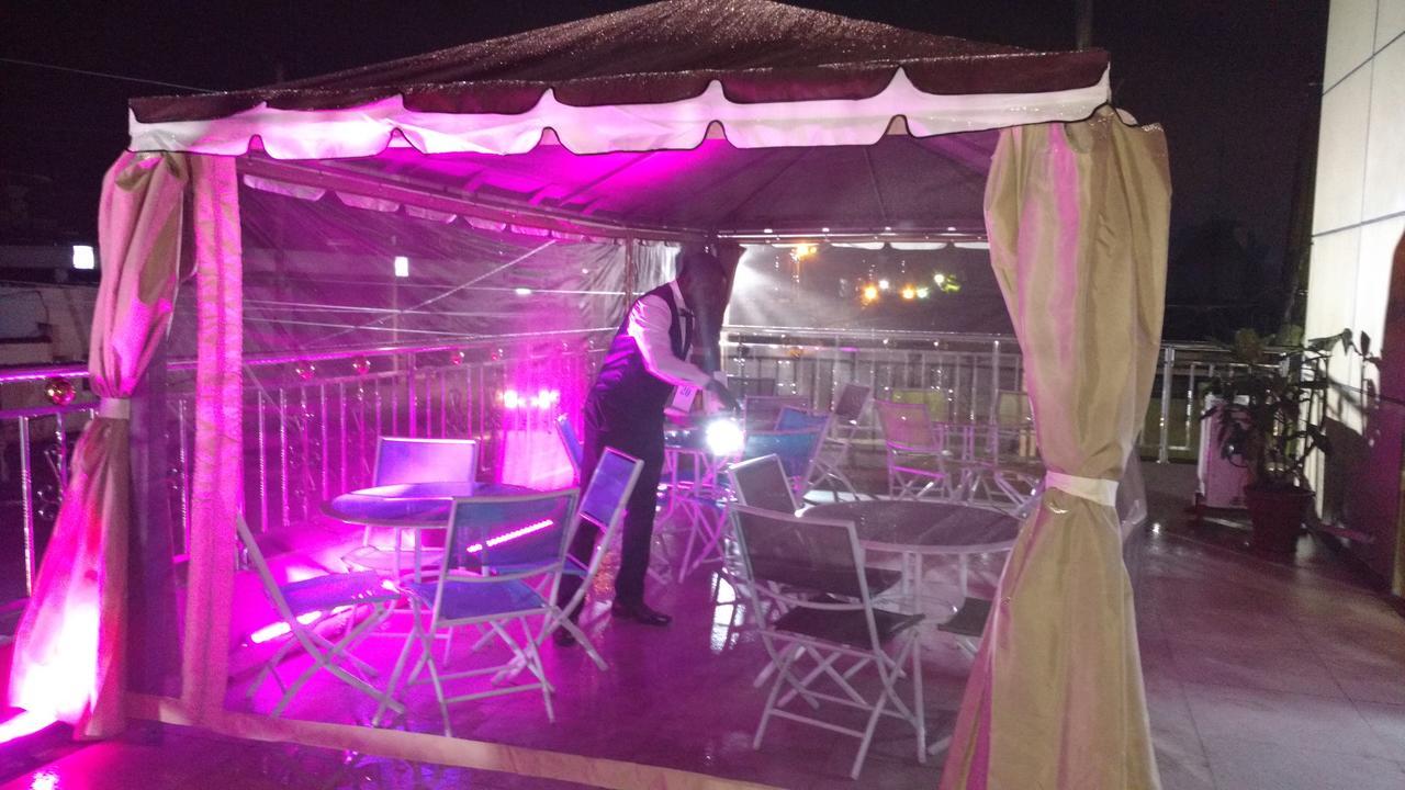 Mbayaville Hotel Douala Eksteriør bilde