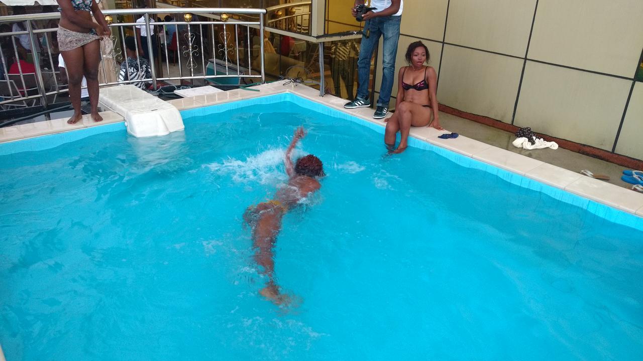 Mbayaville Hotel Douala Eksteriør bilde