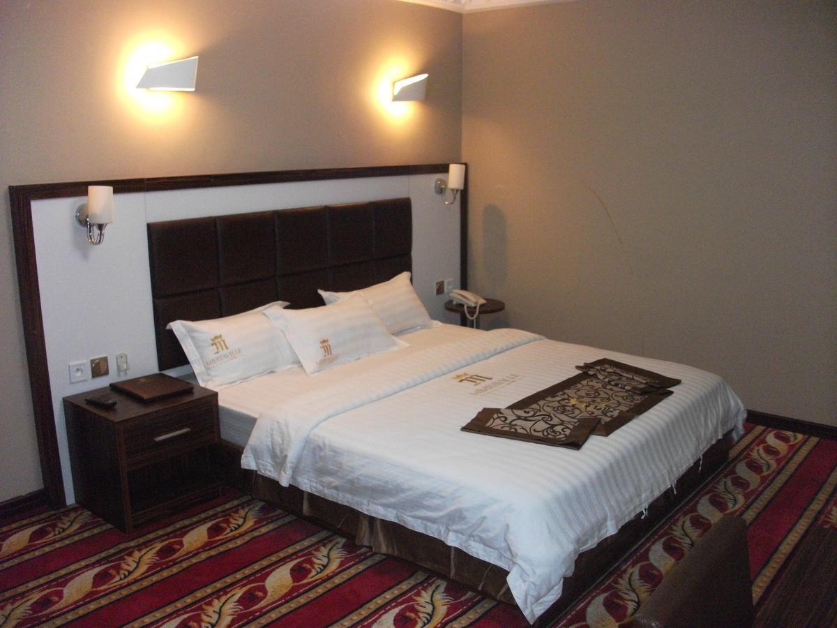 Mbayaville Hotel Douala Eksteriør bilde