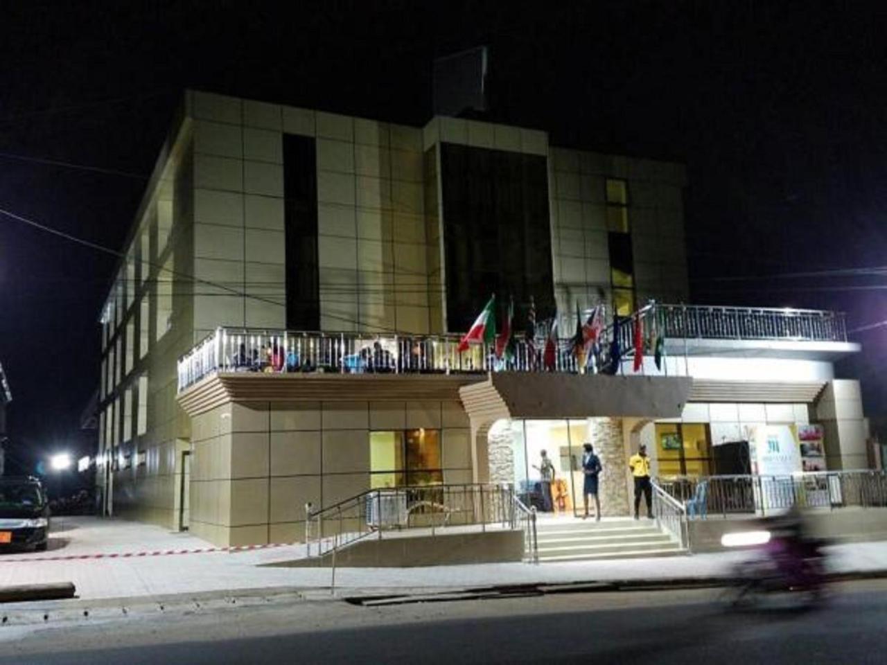 Mbayaville Hotel Douala Eksteriør bilde