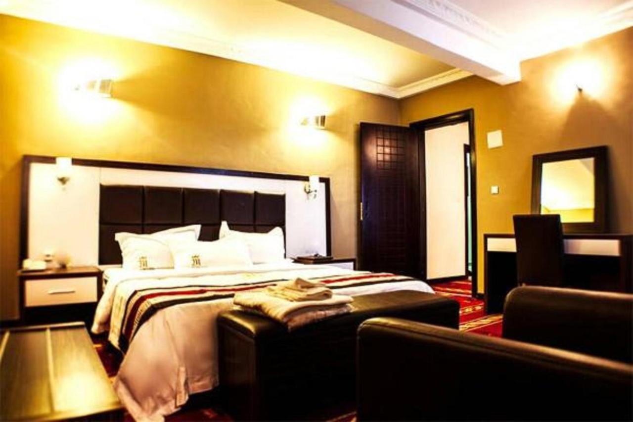 Mbayaville Hotel Douala Eksteriør bilde